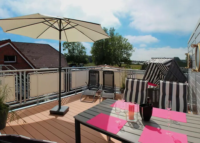 Kapitaenshaus An Der Friedrichsschleuse * Carolinensiel